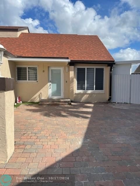 For Sale: $850,000 (3 beds, 3 baths, 1927 Square Feet)