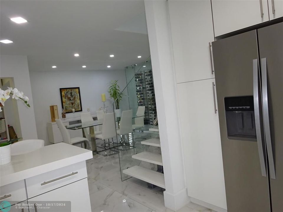 En Venta: $850,000 (3 camas, 3 baños, 1927 Pies cuadrados)