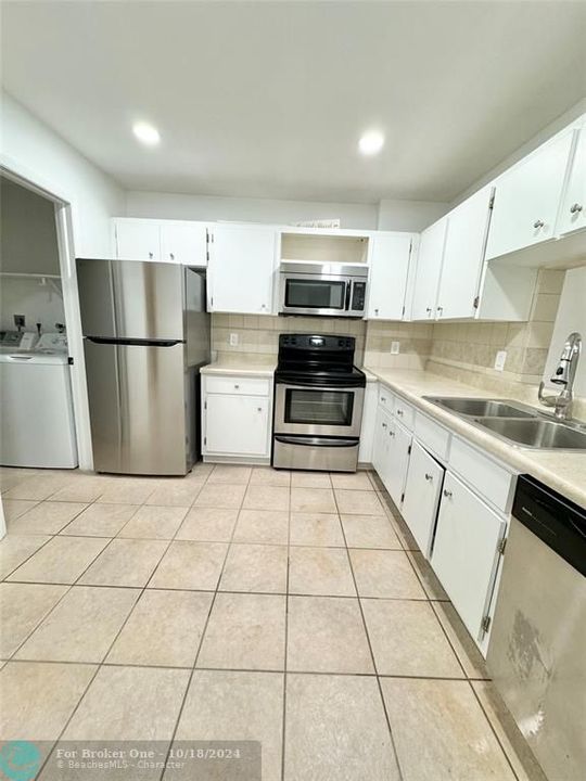 For Rent: $2,850 (2 beds, 2 baths, 1210 Square Feet)