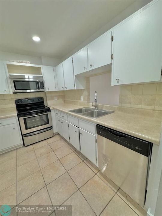 For Rent: $2,850 (2 beds, 2 baths, 1210 Square Feet)