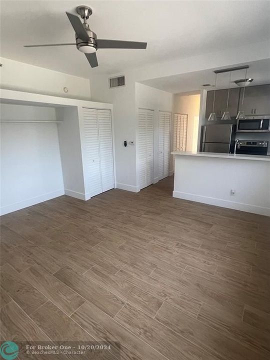 For Rent: $1,750 (1 beds, 1 baths, 398 Square Feet)