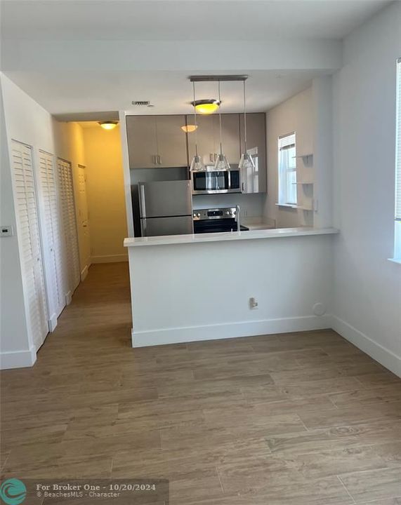 For Rent: $1,750 (1 beds, 1 baths, 398 Square Feet)