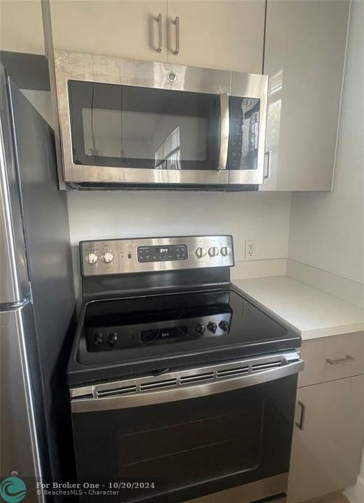 For Rent: $1,750 (1 beds, 1 baths, 398 Square Feet)