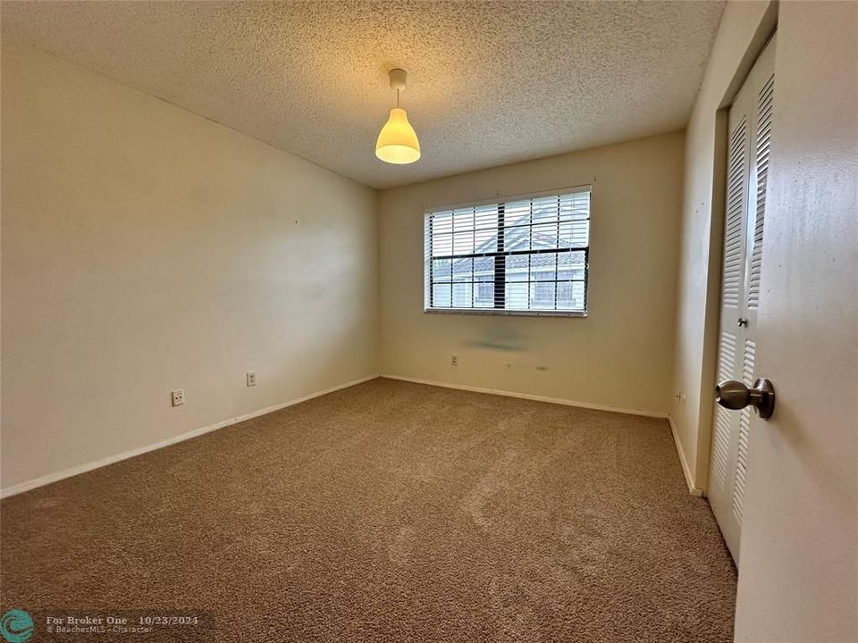 For Sale: $279,000 (3 beds, 2 baths, 1305 Square Feet)