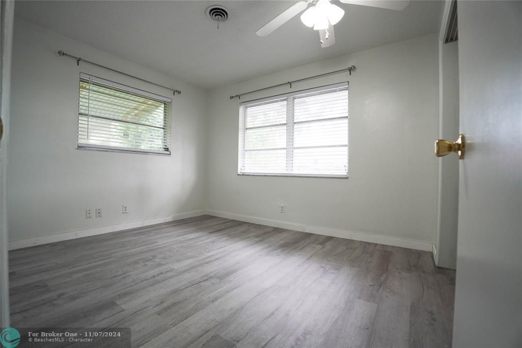 For Rent: $2,700 (2 beds, 1 baths, 864 Square Feet)