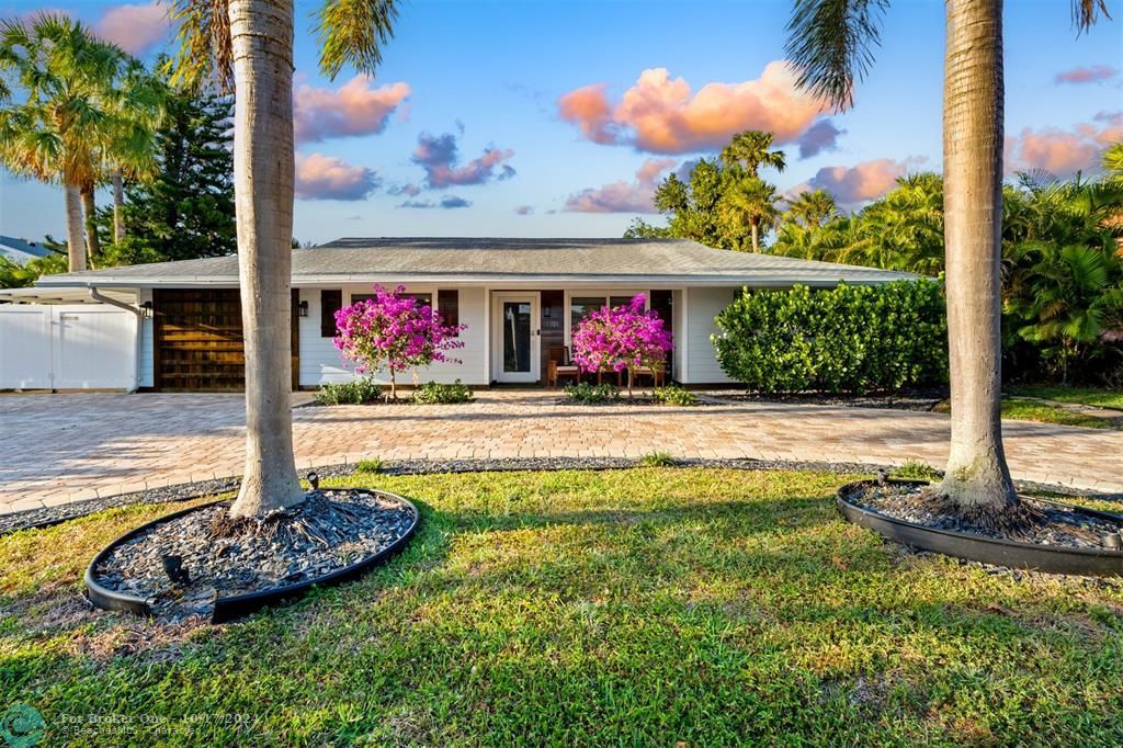 For Sale: $1,575,000 (3 beds, 2 baths, 1731 Square Feet)