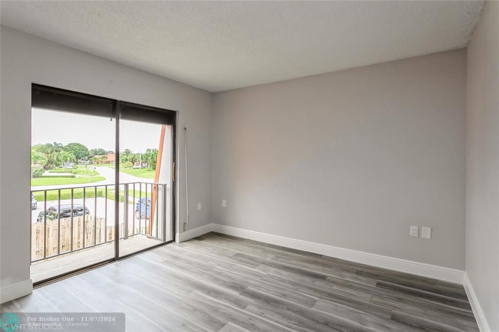 For Sale: $325,000 (2 beds, 2 baths, 1184 Square Feet)