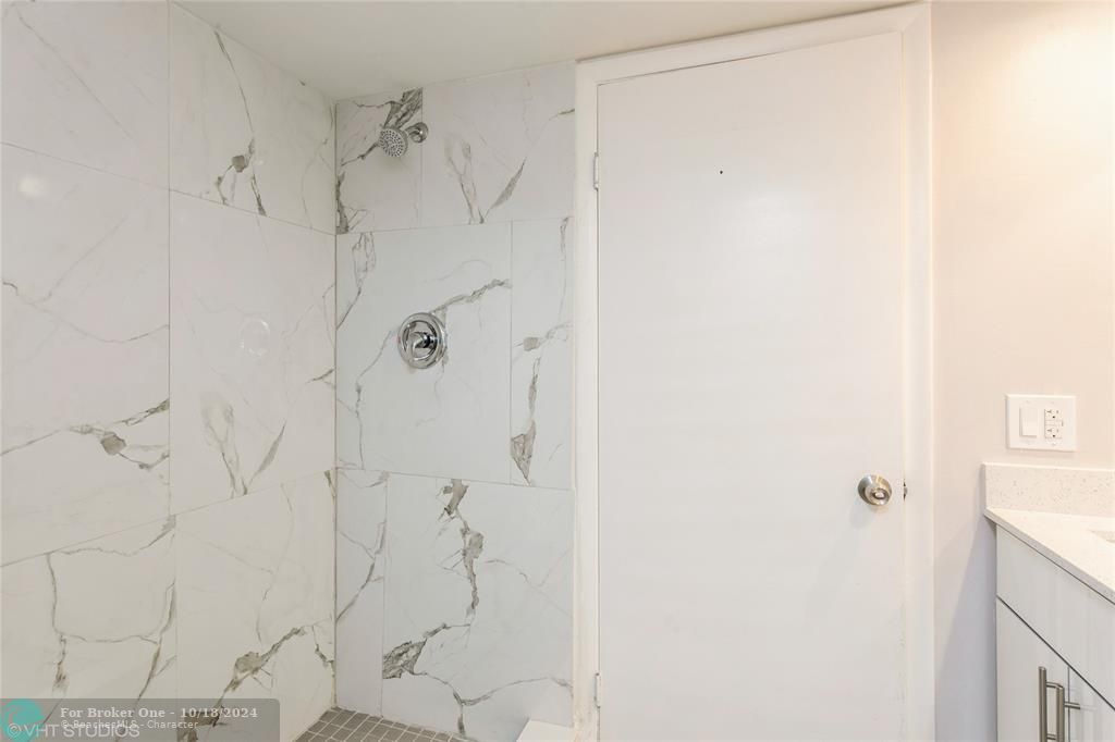 For Sale: $325,000 (2 beds, 2 baths, 1184 Square Feet)