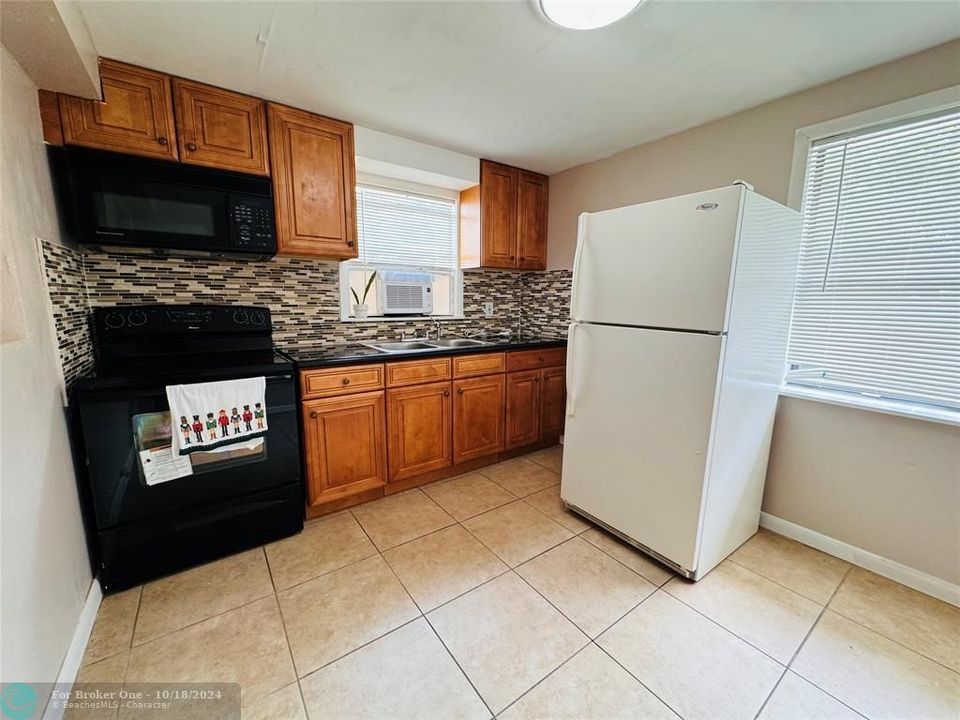 For Rent: $1,590 (1 beds, 1 baths, 2498 Square Feet)