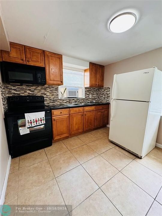 For Rent: $1,590 (1 beds, 1 baths, 2498 Square Feet)