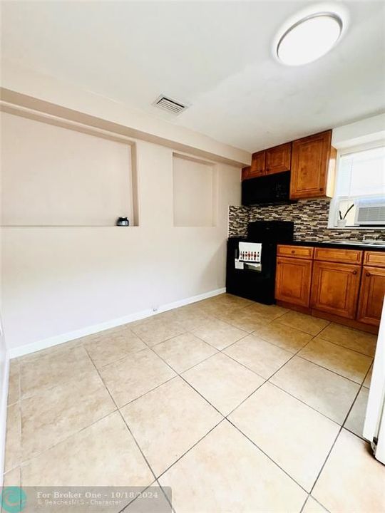 For Rent: $1,590 (1 beds, 1 baths, 2498 Square Feet)