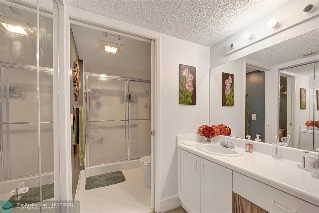 For Sale: $265,000 (2 beds, 2 baths, 1106 Square Feet)