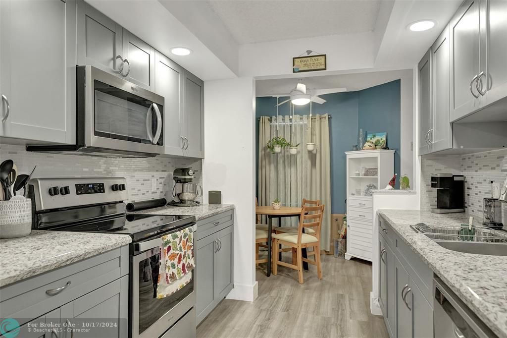 For Sale: $265,000 (2 beds, 2 baths, 1106 Square Feet)