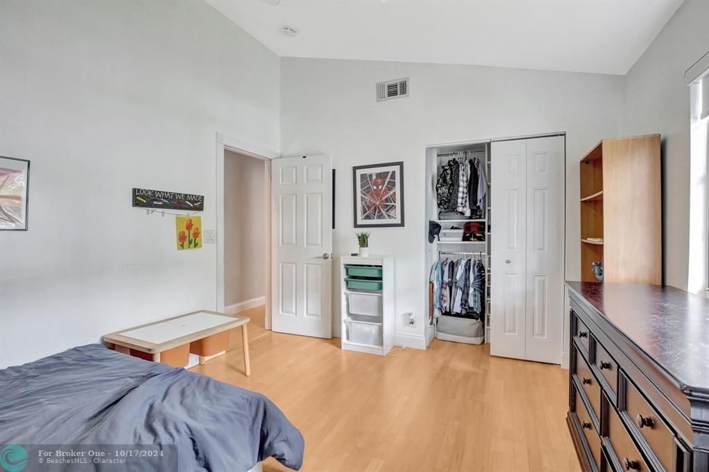 For Sale: $898,500 (4 beds, 2 baths, 2281 Square Feet)