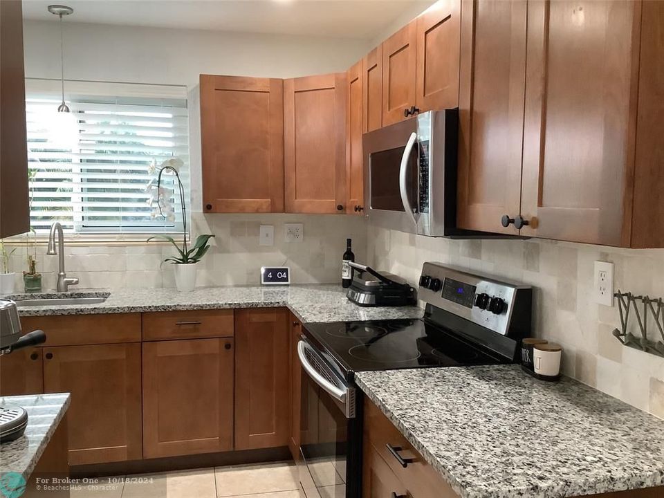 For Rent: $3,500 (3 beds, 1 baths, 1107 Square Feet)