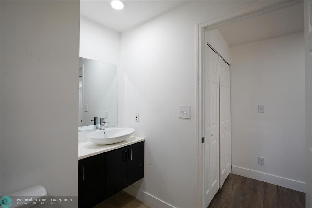 For Sale: $2,700 (2 beds, 2 baths, 1116 Square Feet)