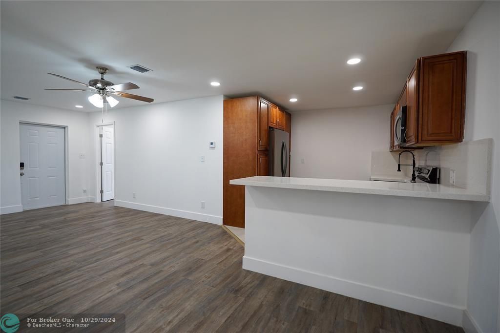 For Sale: $2,700 (2 beds, 2 baths, 1116 Square Feet)