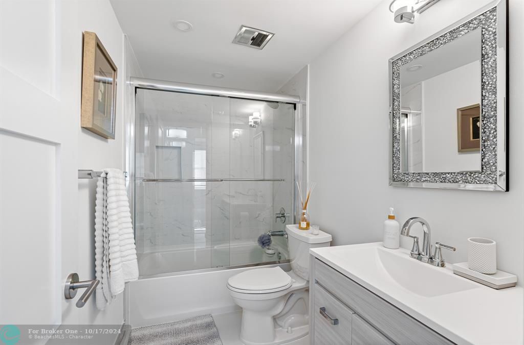 For Sale: $379,900 (2 beds, 2 baths, 1120 Square Feet)