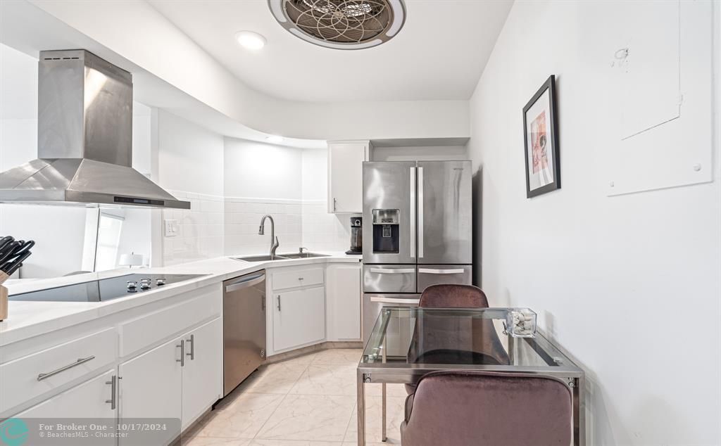 For Sale: $379,900 (2 beds, 2 baths, 1120 Square Feet)