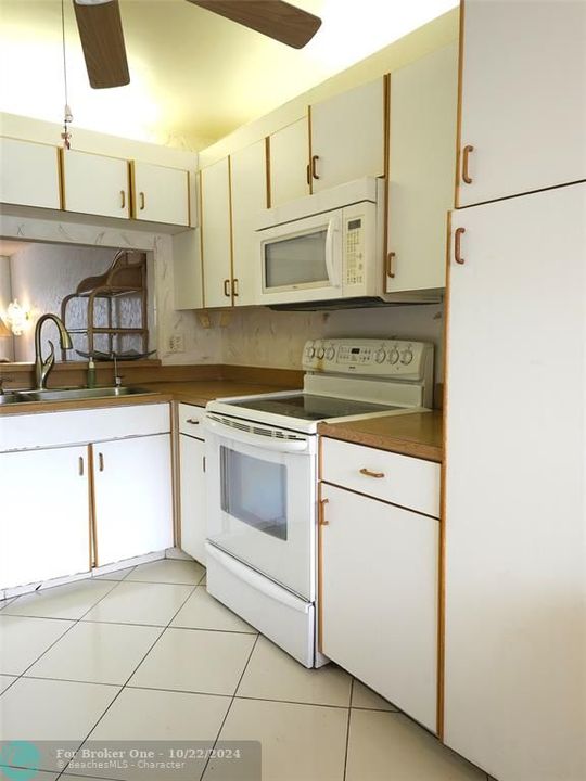 For Sale: $150,000 (2 beds, 2 baths, 1227 Square Feet)