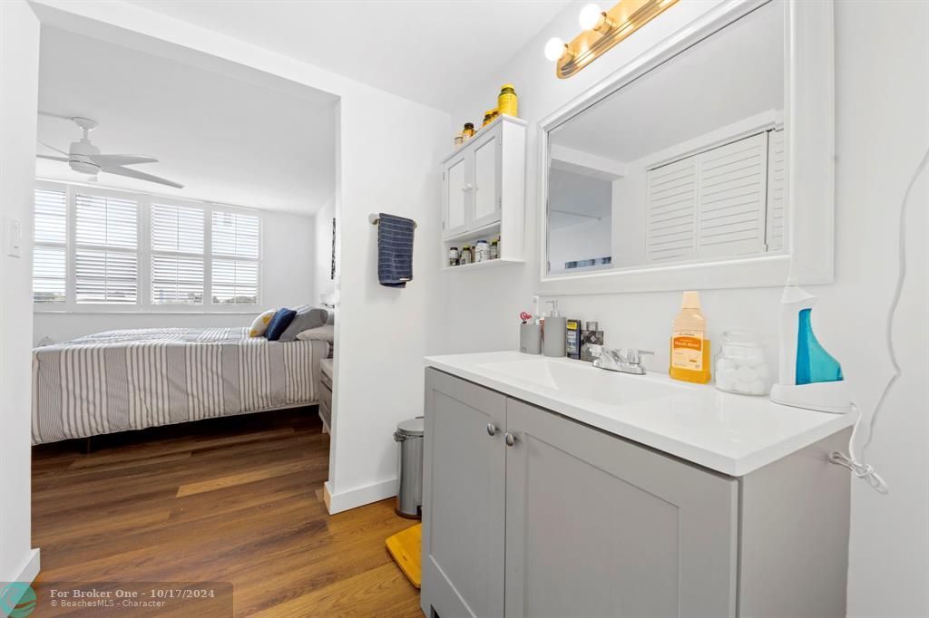 For Sale: $235,500 (2 beds, 2 baths, 1021 Square Feet)