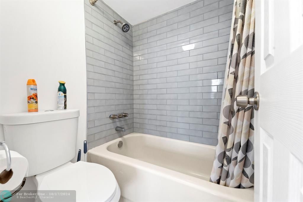 For Sale: $235,500 (2 beds, 2 baths, 1021 Square Feet)