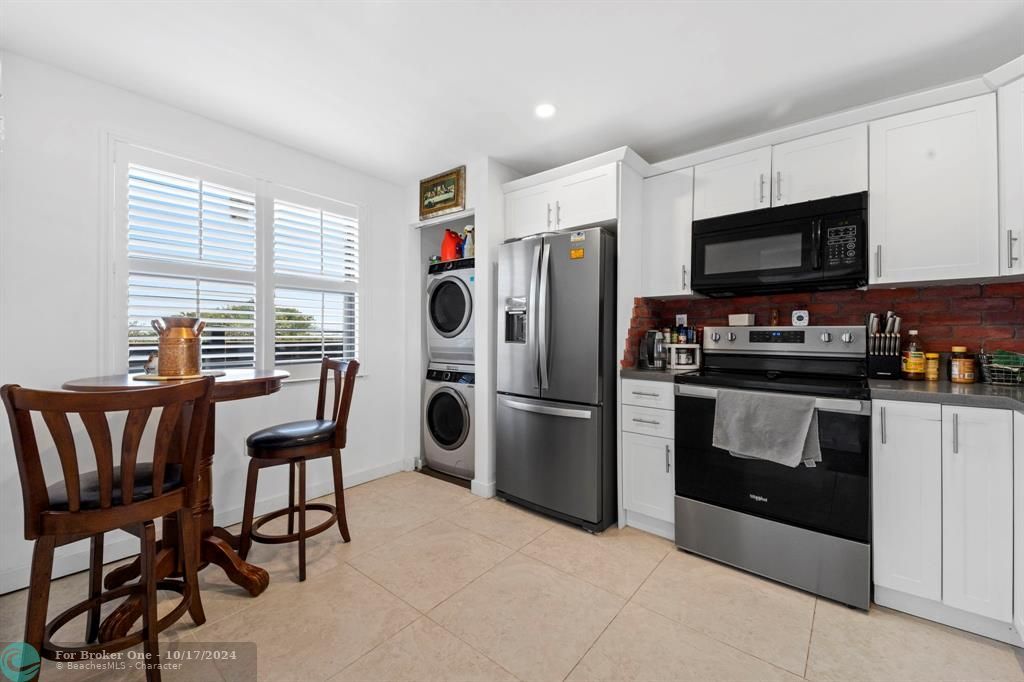 For Sale: $235,500 (2 beds, 2 baths, 1021 Square Feet)