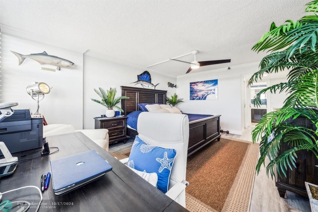 For Sale: $450,000 (1 beds, 1 baths, 1000 Square Feet)