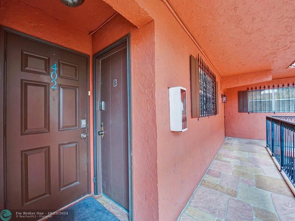 Activo con contrato: $287,000 (4 camas, 3 baños, 1920 Pies cuadrados)