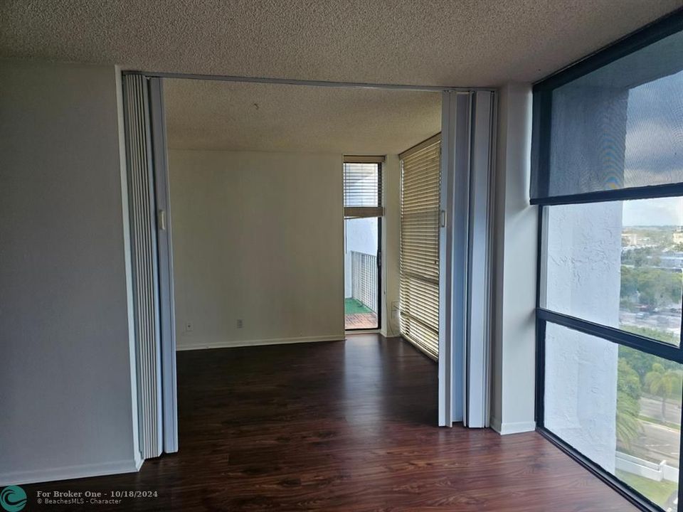 For Rent: $2,200 (1 beds, 1 baths, 1075 Square Feet)