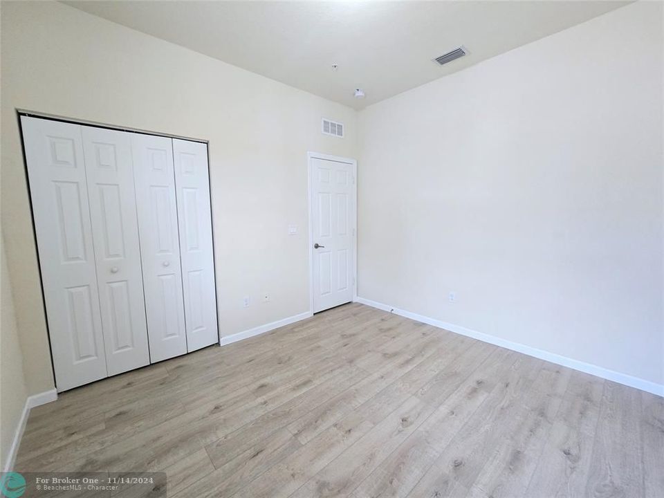 Active With Contract: $3,100 (3 beds, 3 baths, 2132 Square Feet)