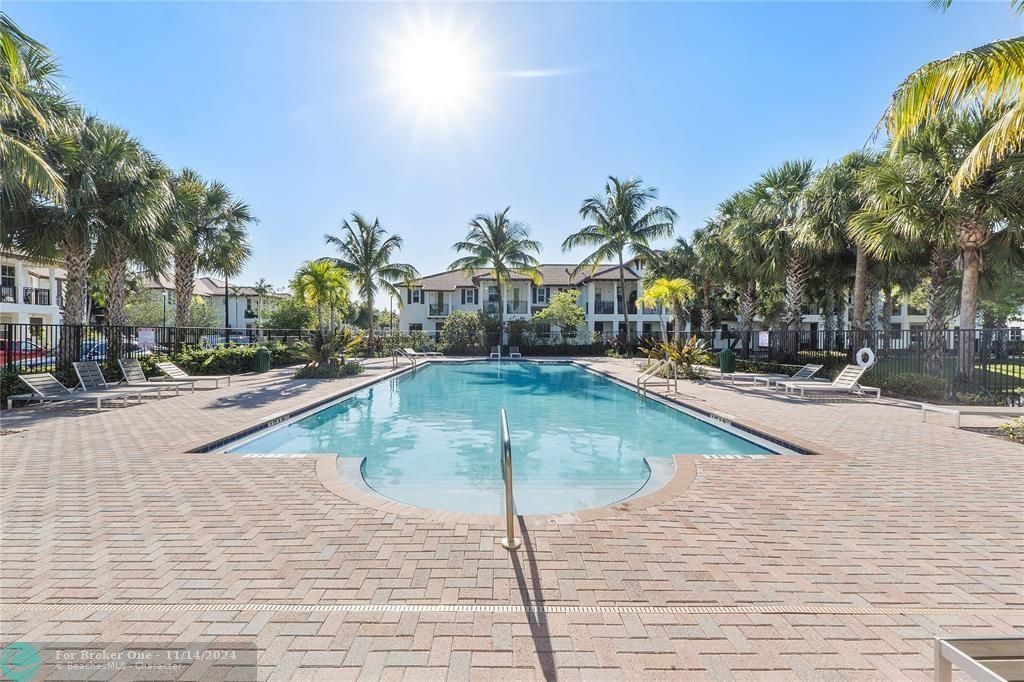 Active With Contract: $3,100 (3 beds, 3 baths, 2132 Square Feet)