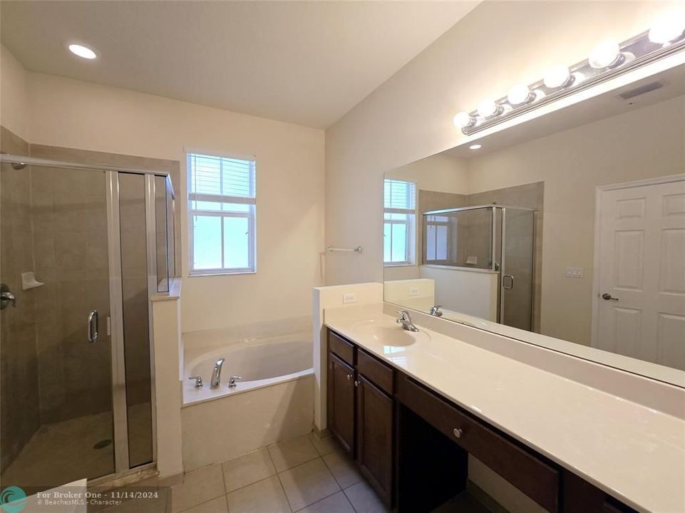 Active With Contract: $3,100 (3 beds, 3 baths, 2132 Square Feet)