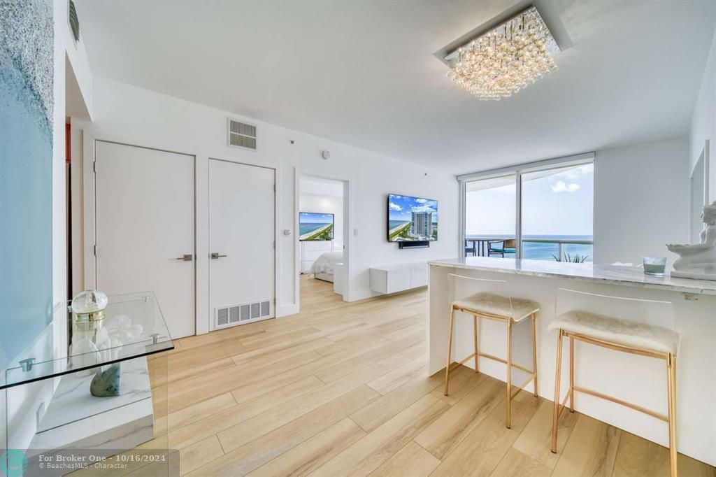 For Sale: $998,900 (1 beds, 1 baths, 808 Square Feet)