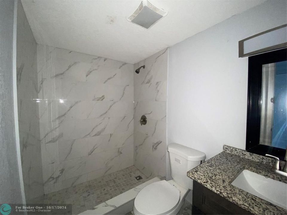 For Sale: $179,000 (2 beds, 2 baths, 894 Square Feet)