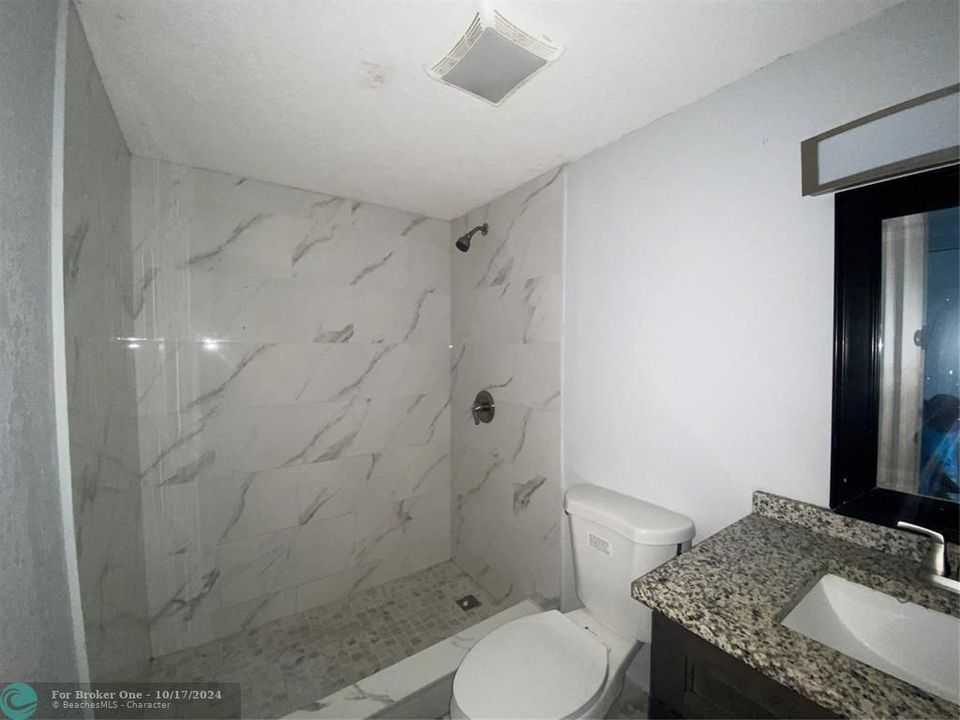 For Sale: $179,000 (2 beds, 2 baths, 894 Square Feet)