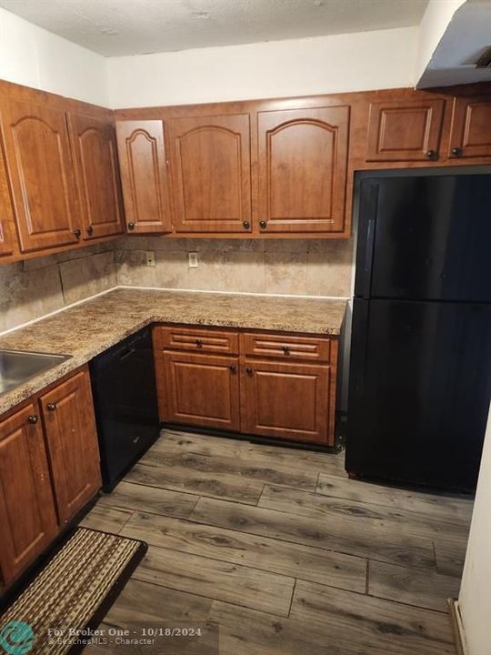 For Rent: $2,000 (2 beds, 2 baths, 1250 Square Feet)