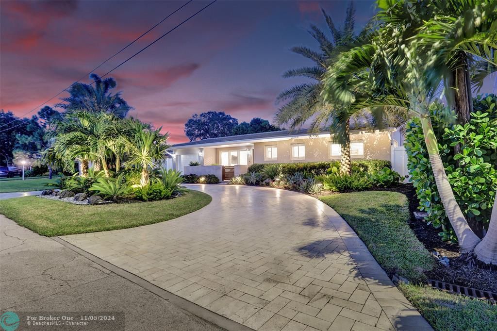 Active With Contract: $1,150,000 (3 beds, 2 baths, 1419 Square Feet)