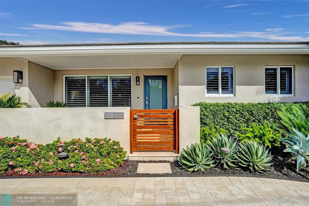 Active With Contract: $1,150,000 (3 beds, 2 baths, 1419 Square Feet)