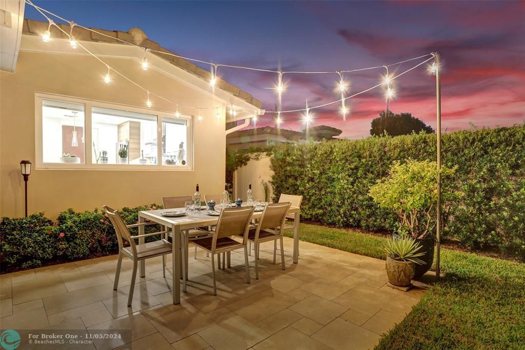 Active With Contract: $1,150,000 (3 beds, 2 baths, 1419 Square Feet)