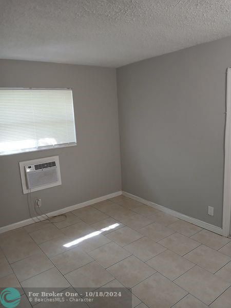 For Sale: $2,000 (2 beds, 1 baths, 9992 Square Feet)