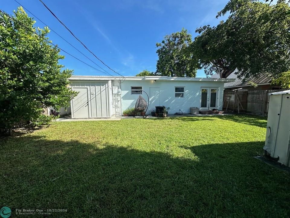 For Sale: $969,000 (2 beds, 1 baths, 1030 Square Feet)