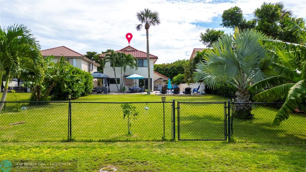 For Sale: $725,000 (3 beds, 2 baths, 1912 Square Feet)