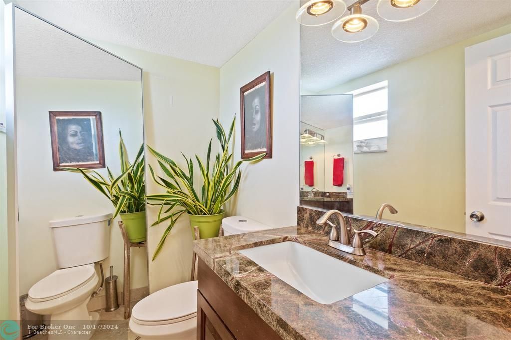 For Sale: $225,000 (1 beds, 1 baths, 775 Square Feet)