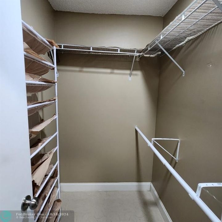 For Rent: $1,575 (1 beds, 1 baths, 500 Square Feet)