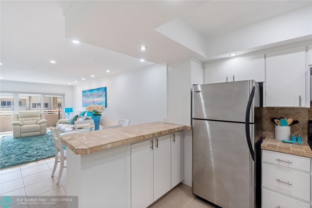 For Sale: $498,900 (2 beds, 2 baths, 900 Square Feet)