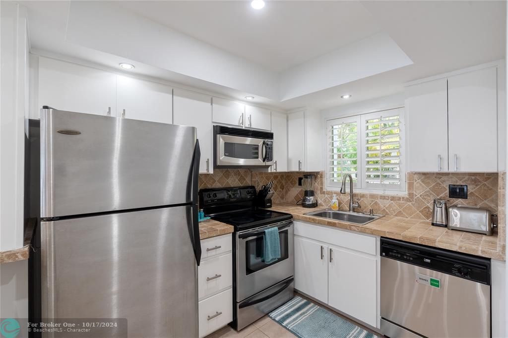 For Sale: $498,900 (2 beds, 2 baths, 900 Square Feet)