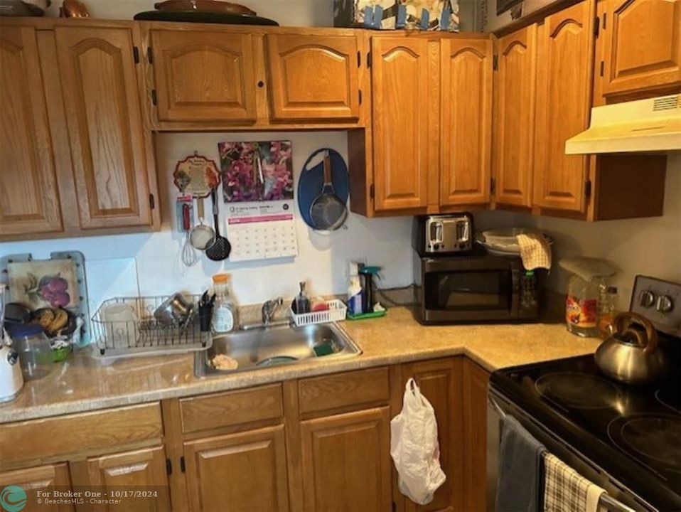 For Sale: $100,000 (1 beds, 1 baths, 730 Square Feet)