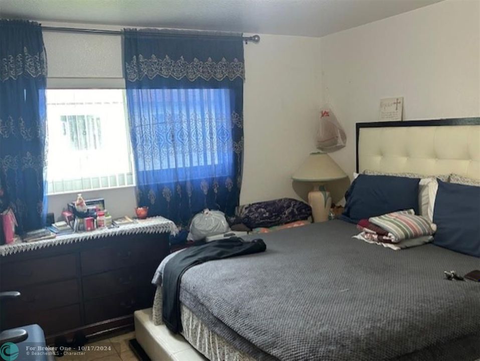 For Sale: $100,000 (1 beds, 1 baths, 730 Square Feet)