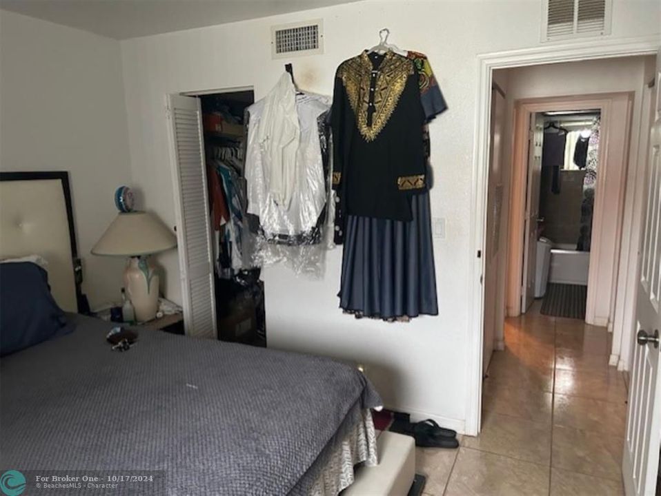 For Sale: $100,000 (1 beds, 1 baths, 730 Square Feet)